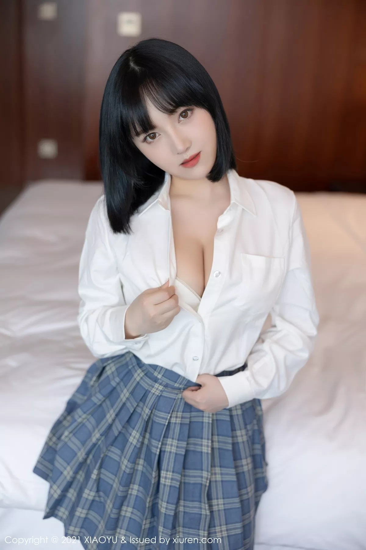 秀人集.com_[XiaoYu画语界]Vol.508_新人模特豆瓣酱JK制服半脱露粉色内裤秀浑圆翘臀诱惑写真56P