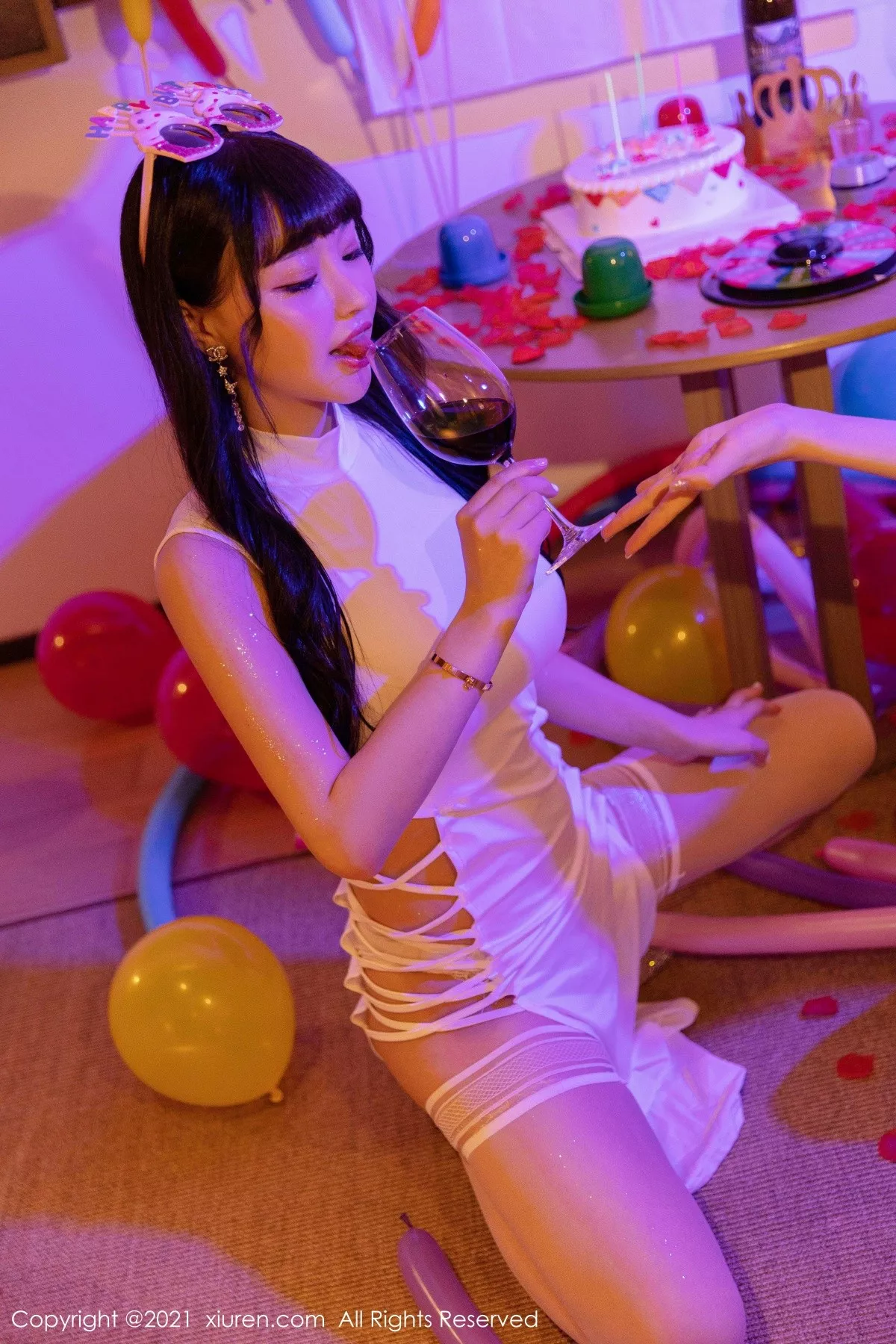 秀人集.com_[XiuRen秀人网]No.4025_女神王雨纯＆朱可儿生日party主题私房暗色灯光下撩人诱惑写真98P