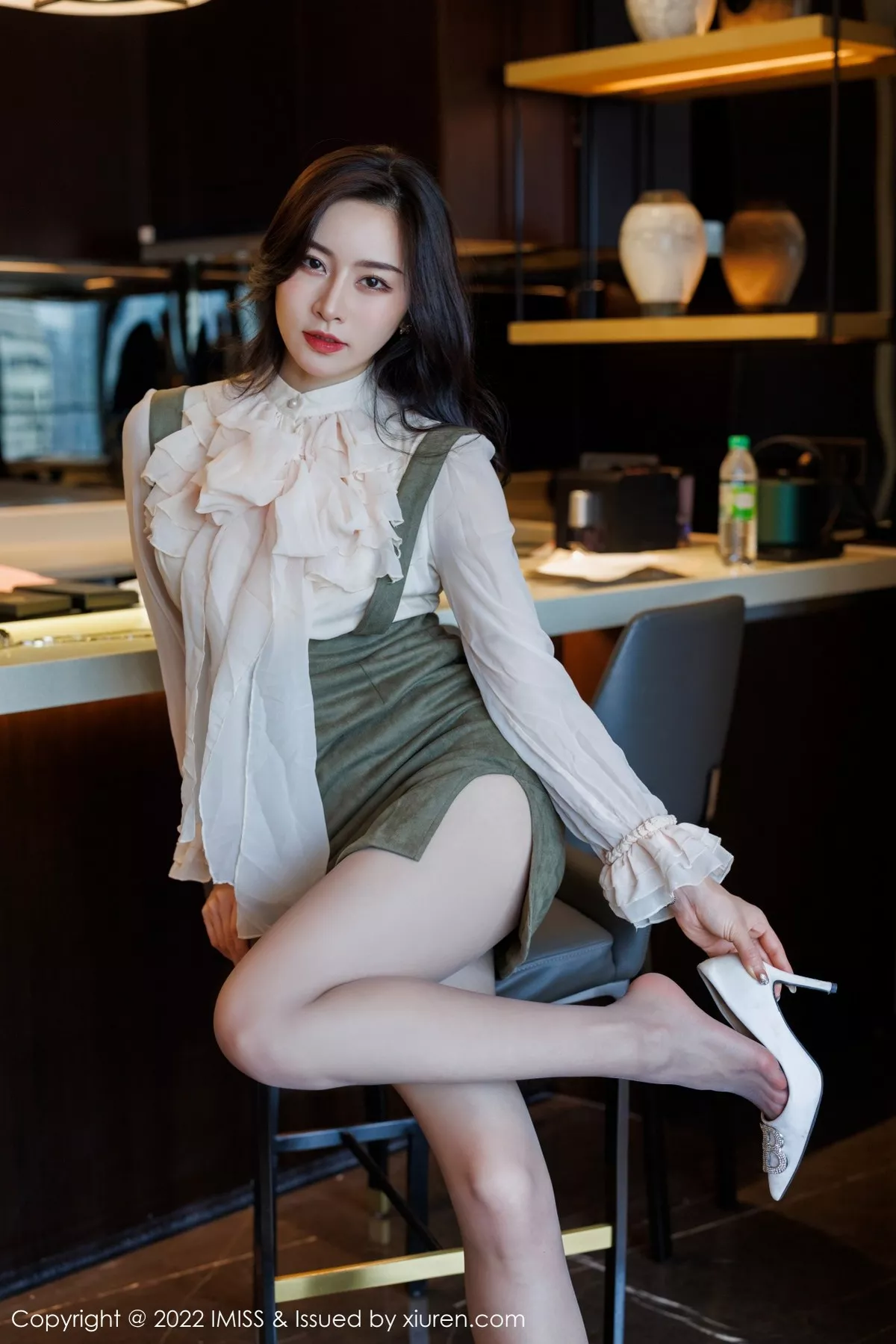 秀人集.com_[IMISS爱蜜社]Vol.664_气质美女Vanessa脱典雅白色服饰露蕾丝内衣原色丝袜诱惑写真71P